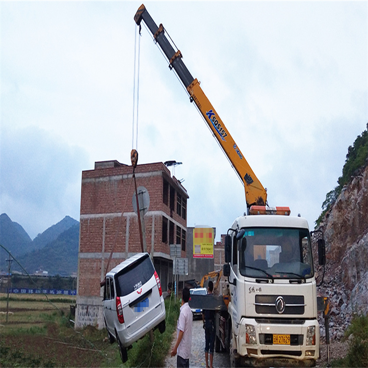 日喀则道路交通事故救援吊装案例